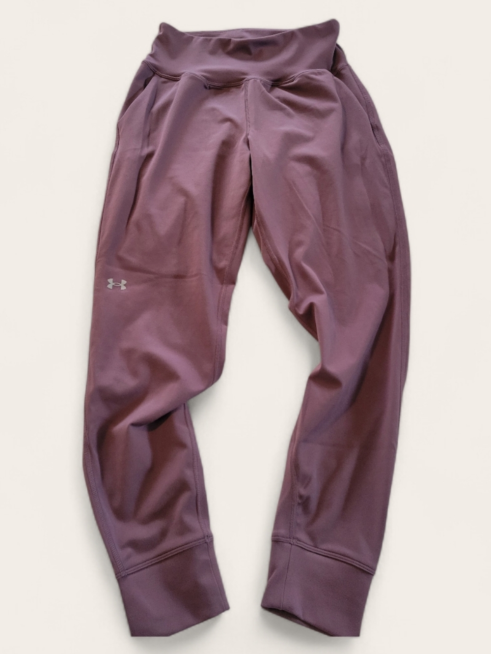 Under Armour women’s joggers With Pockets Size Small In Ash Plum